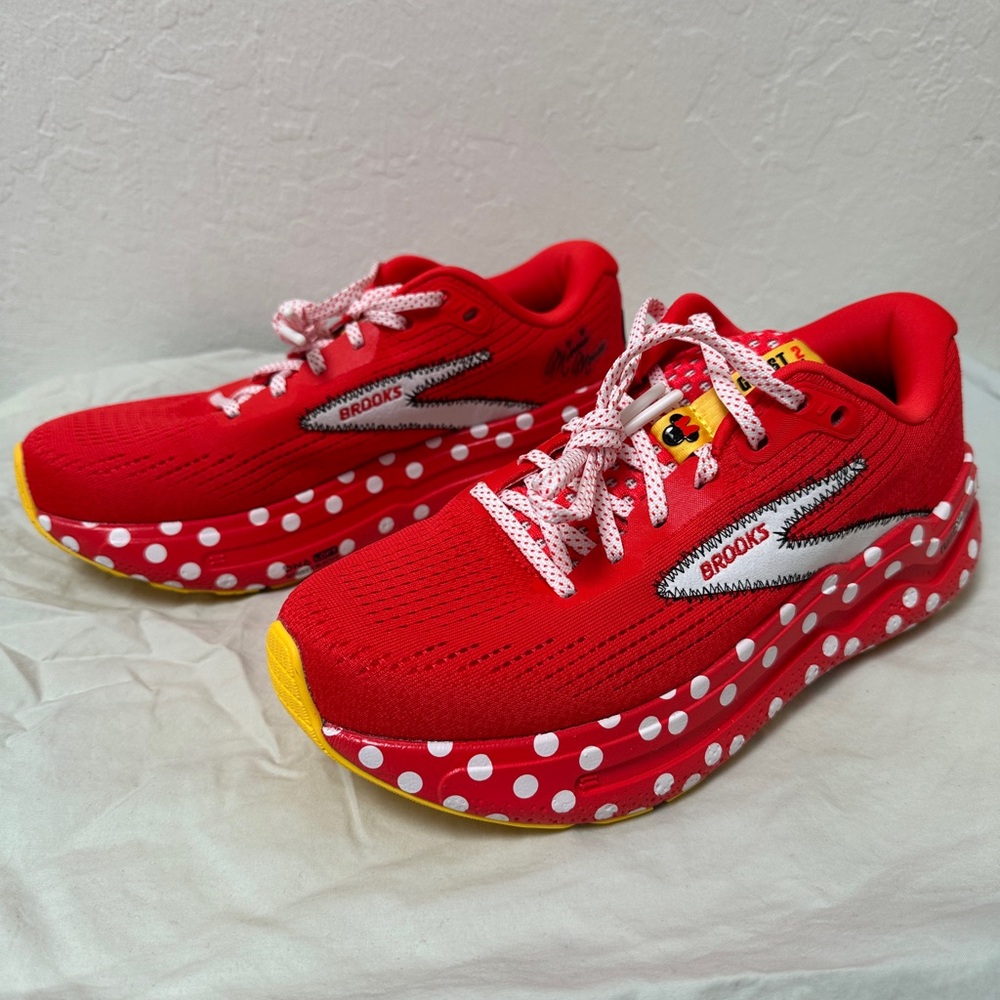 2025 Run Disney Brooks Minnie Mouse Ghost Max 2 Women Size 7.5 Wide (D)